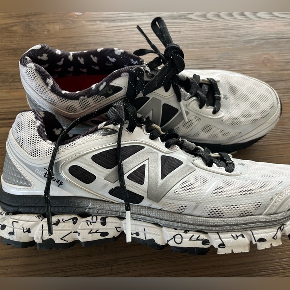 New Balance Run Disney 2015 Minnie Mouse Running Shoes Size 8 ❤️🖤 - Picture 12 of 15